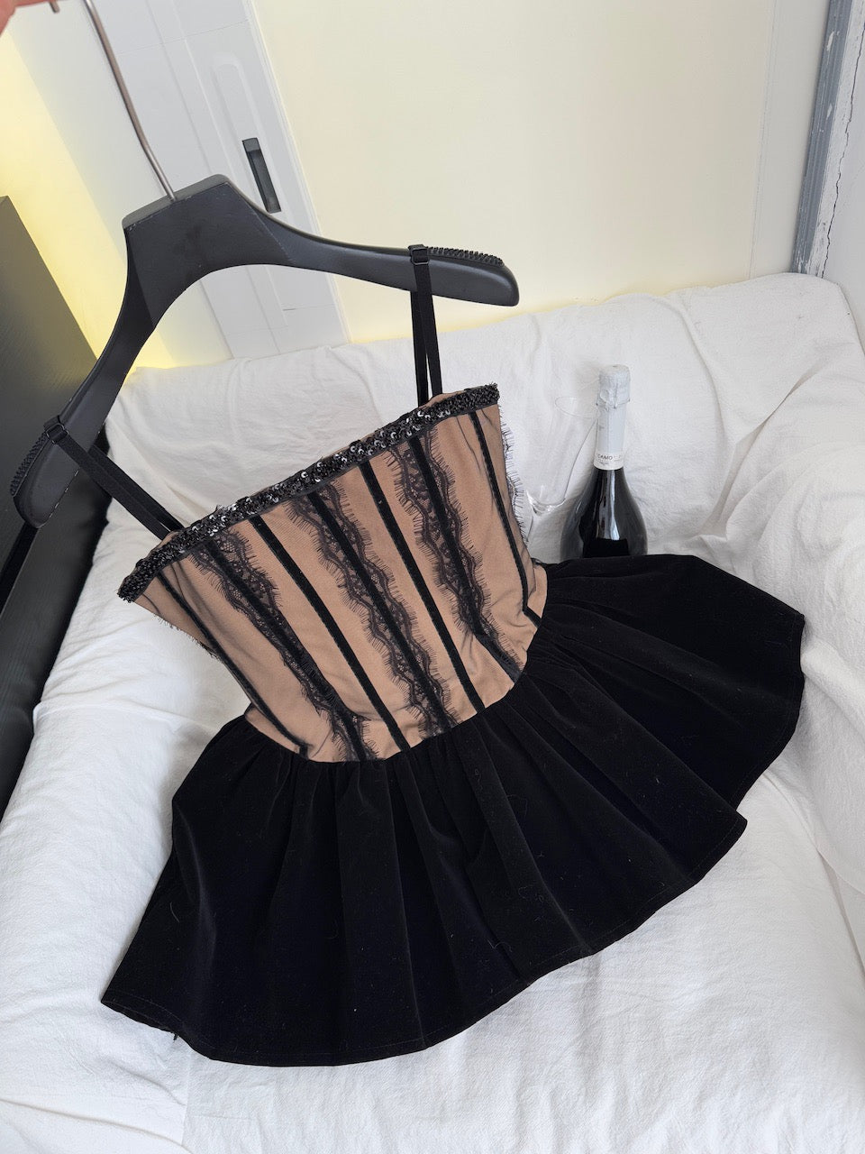 黑天鹅之夜 越南小众带胸垫蕾丝丝绒连衣裙 Black Swan Night Vietnam Designer Lace & Velvet Padded Dress