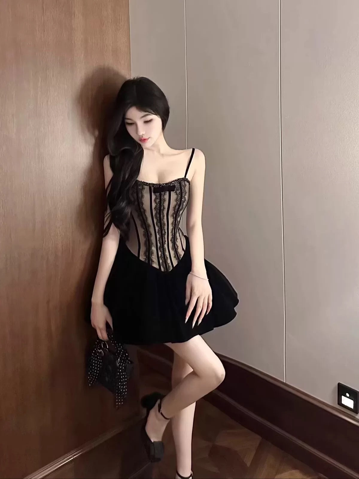 黑天鹅之夜 越南小众带胸垫蕾丝丝绒连衣裙 Black Swan Night Vietnam Designer Lace & Velvet Padded Dress