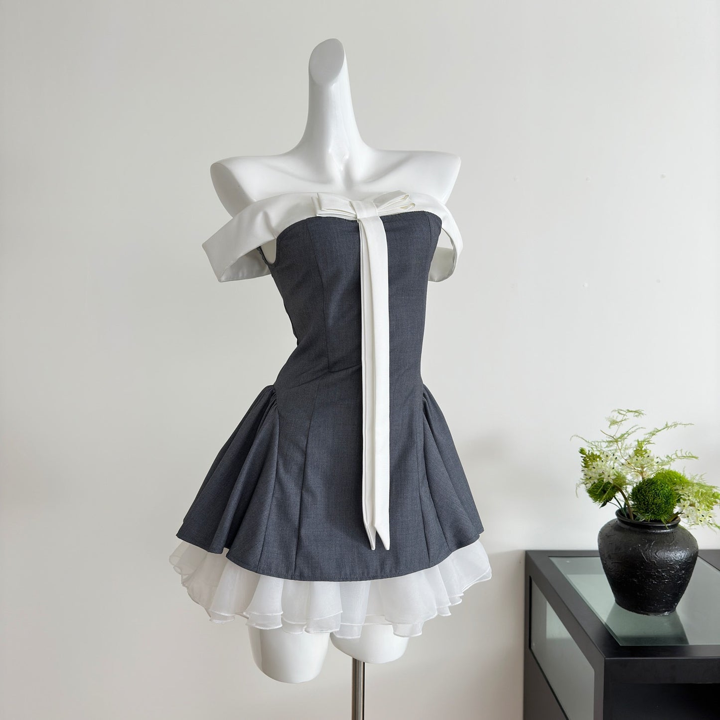 格雷系蝶 撞色一字肩抹胸连衣裙 Gray-Toned Butterfly Color-Block Off-Shoulder Strapless Dress
