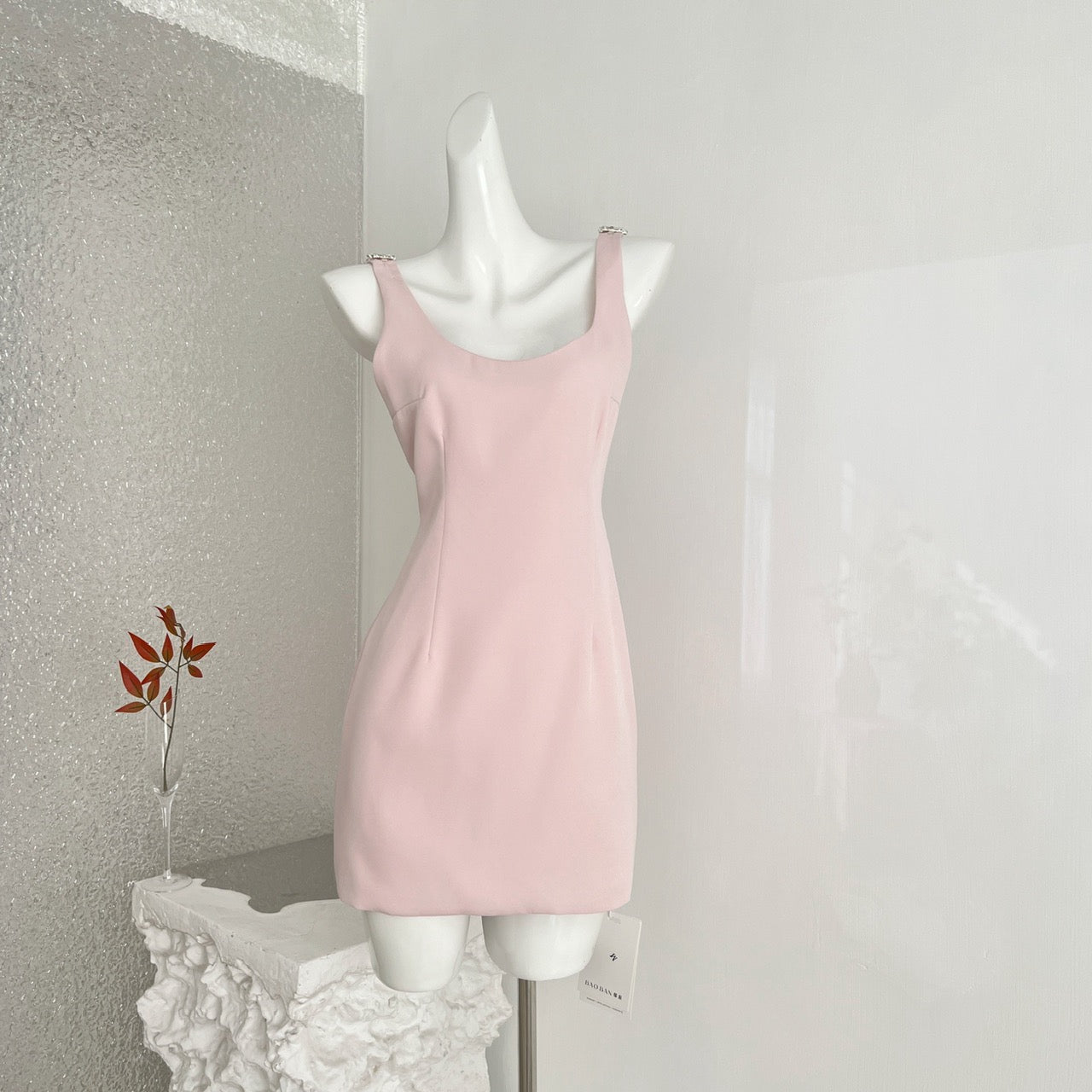 封神小黑裙 重工钉钻露背吊带连衣裙 Iconic Little Black Dress with Heavy Stud Embellishments and an Open Back