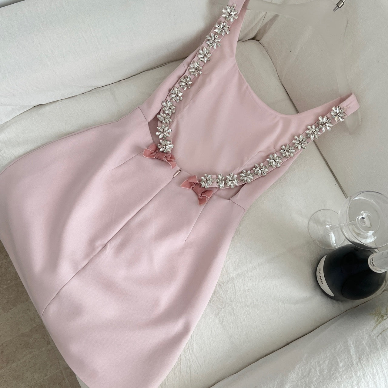 封神小黑裙 重工钉钻露背吊带连衣裙 Iconic Little Black Dress with Heavy Stud Embellishments and an Open Back