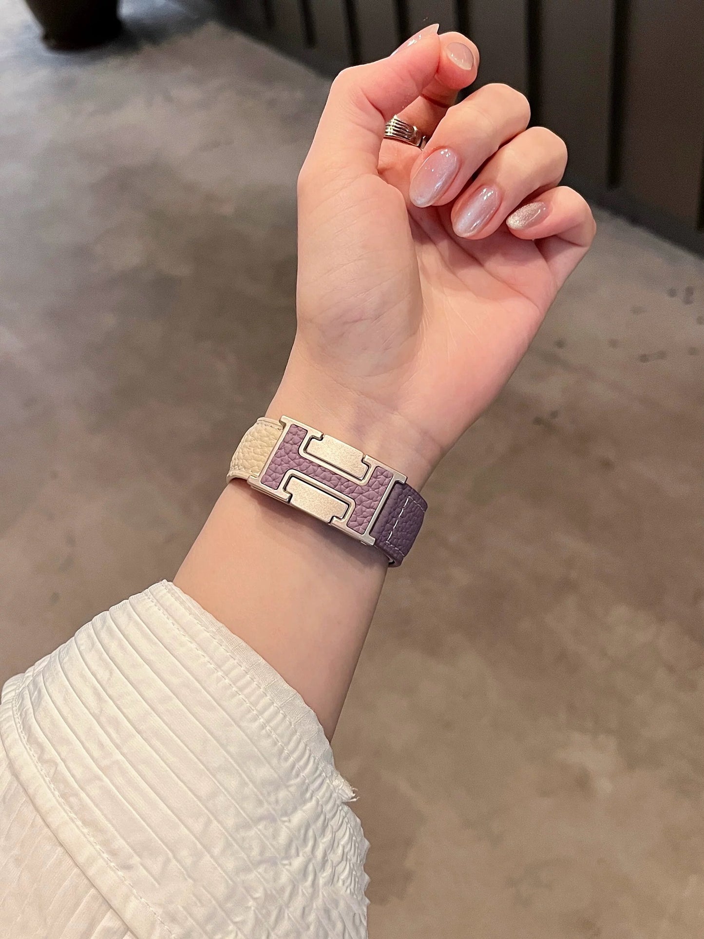 Soft lychee-grain leather magnetic clasp Apple Watch band