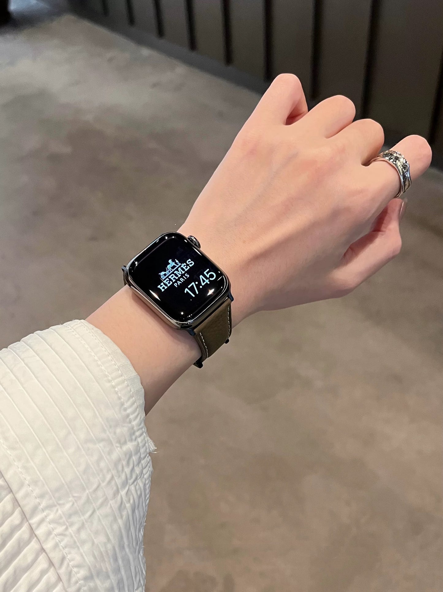 Soft lychee-grain leather magnetic clasp Apple Watch band