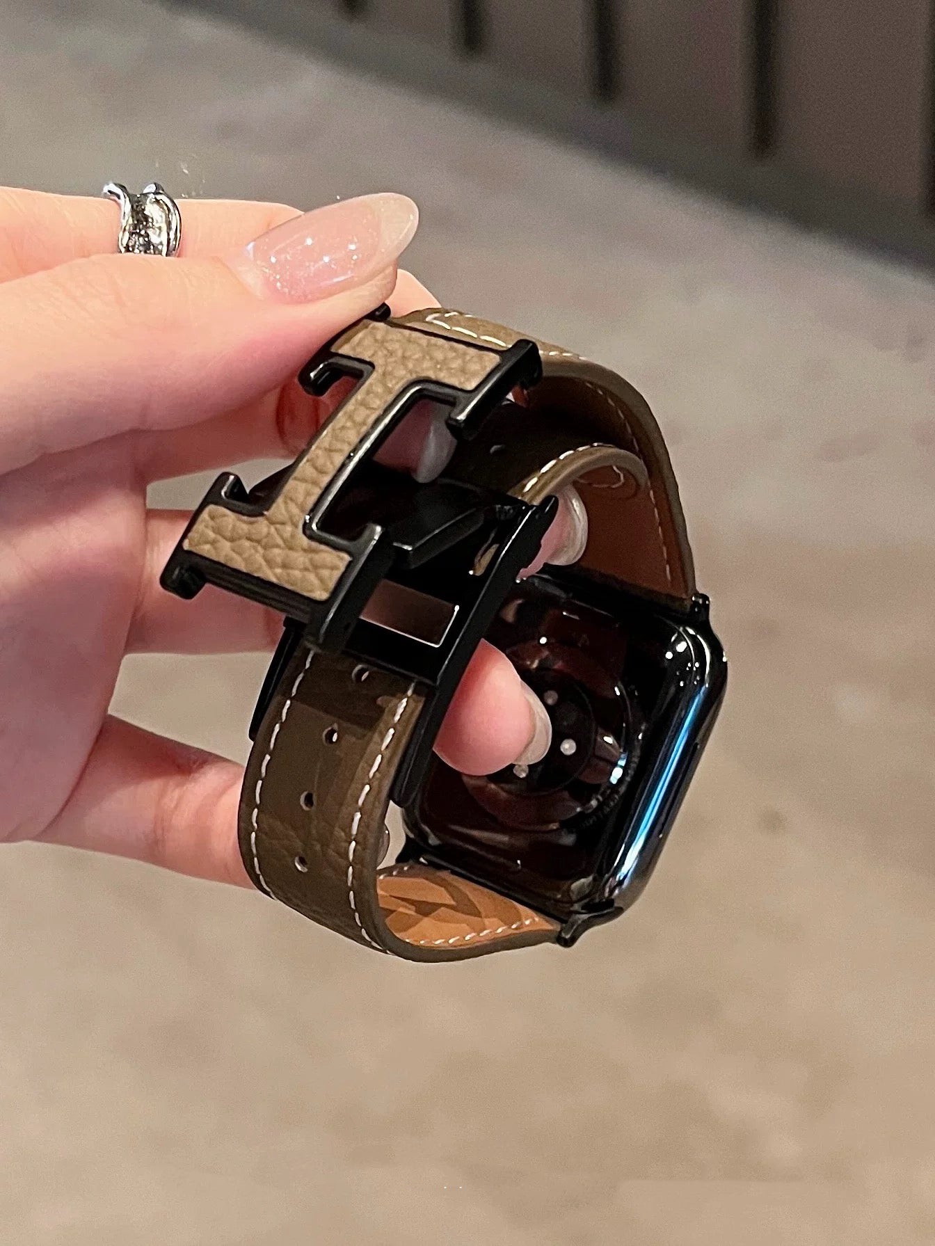 Soft lychee-grain leather magnetic clasp Apple Watch band
