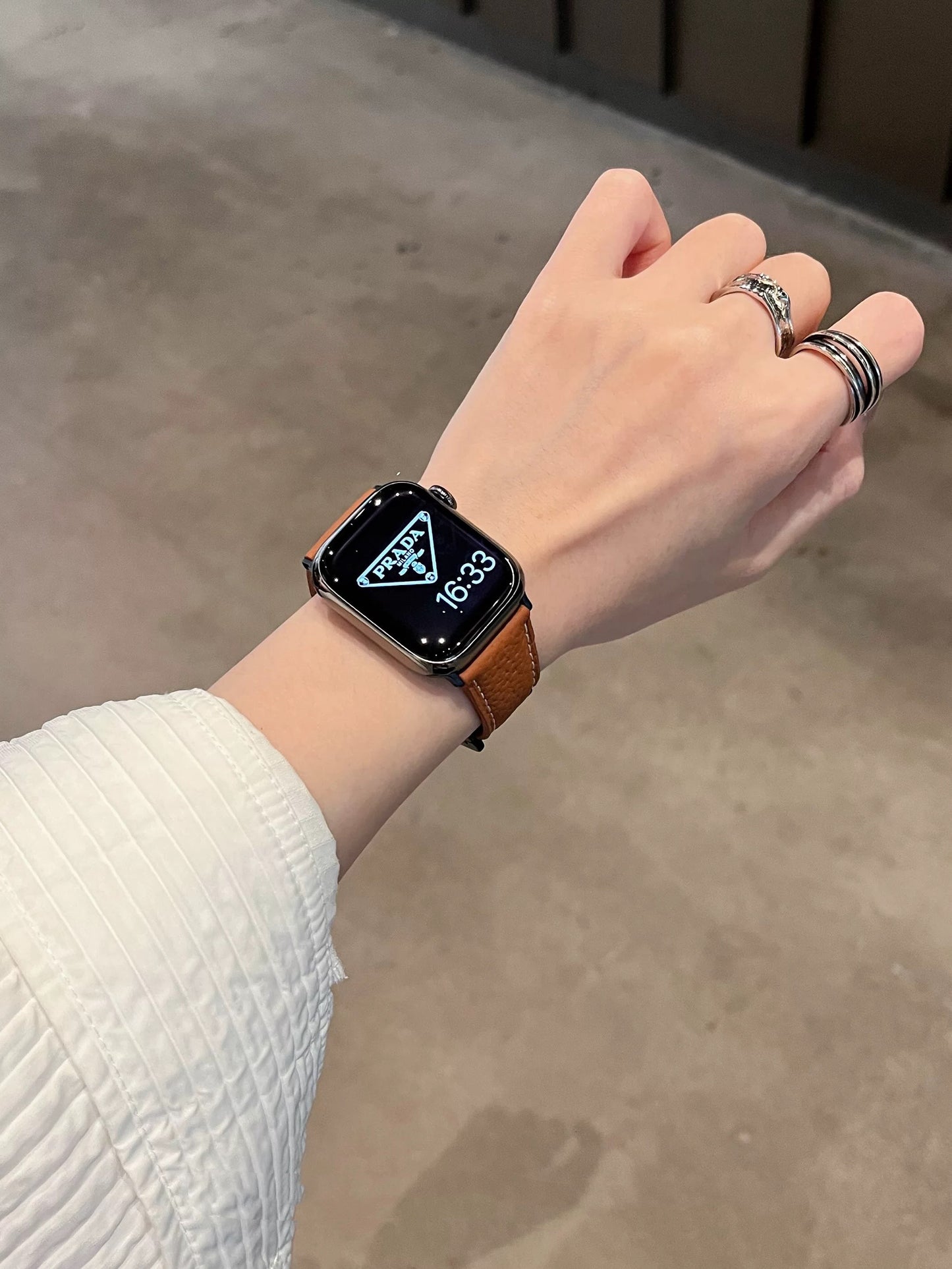 Soft lychee-grain leather magnetic clasp Apple Watch band