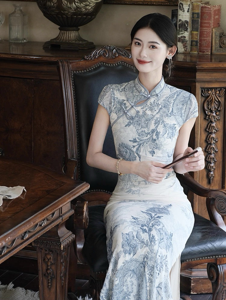 青花瓷 新中式印花水墨改良旗袍 Blue-and-White Porcelain · New Chinese-Style Ink-Print Modern Qipao