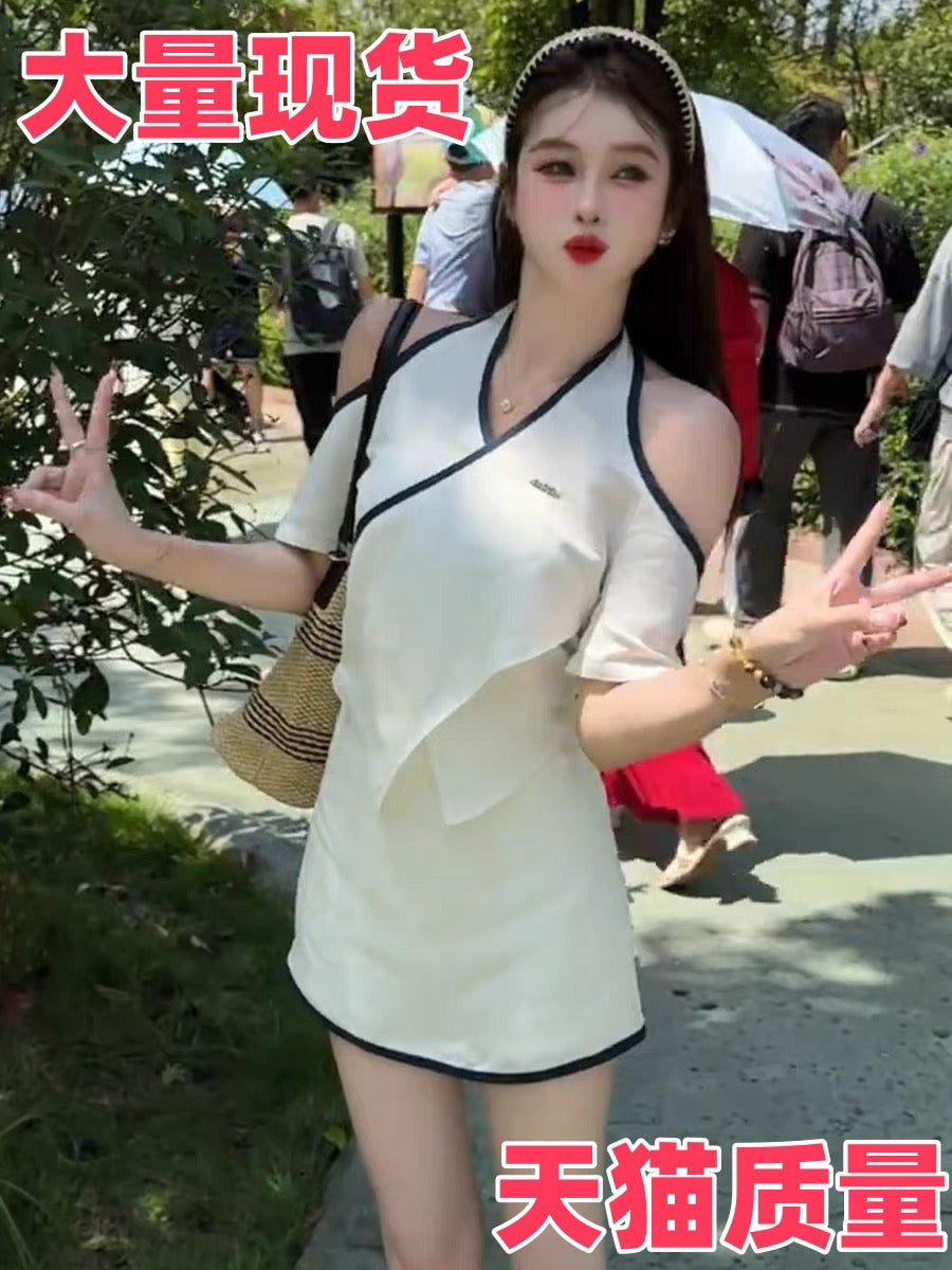 极简洋光 亚麻露肩上衣轻奢短裙套装 Minimalist Elegance Linen Off-Shoulder Top & Luxury-Style Skirt Set