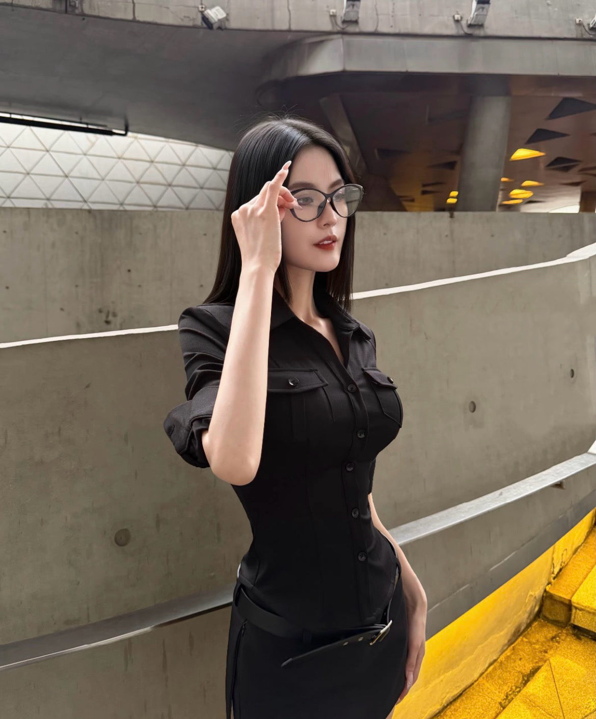 欧美辣妹 性感西装衬衫中袖上Western Hot Sexy Slim-Fit Blazer-Collar Button-Up Blouse