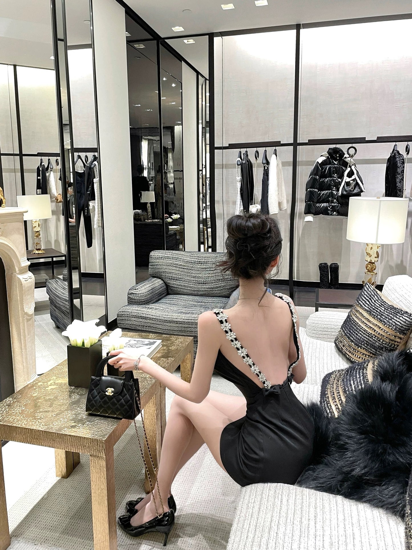 封神小黑裙 重工钉钻露背吊带连衣裙 Iconic Little Black Dress with Heavy Stud Embellishments and an Open Back