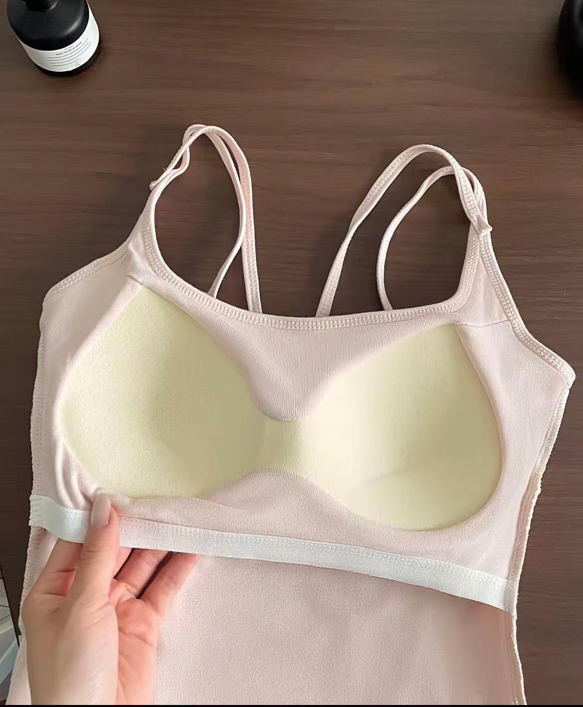 云感交叉 交叉设计带胸垫背心上衣 Cloud-Feel Cross Padded Camisole Top
