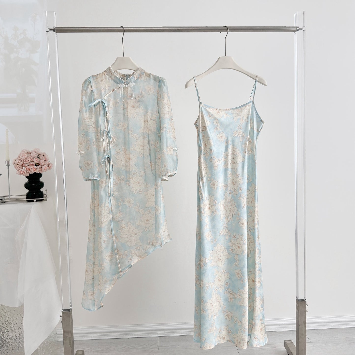 牡丹亭·定制牡丹花松量旗袍套装 Peony Pavilion · Couture Peony-Embroidered Qipao Ensemble