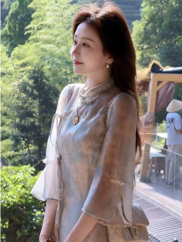 牡丹亭·定制牡丹花松量旗袍套装 Peony Pavilion · Couture Peony-Embroidered Qipao Ensemble