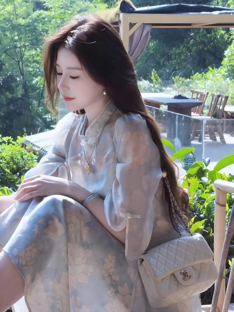 牡丹亭·定制牡丹花松量旗袍套装 Peony Pavilion · Couture Peony-Embroidered Qipao Ensemble