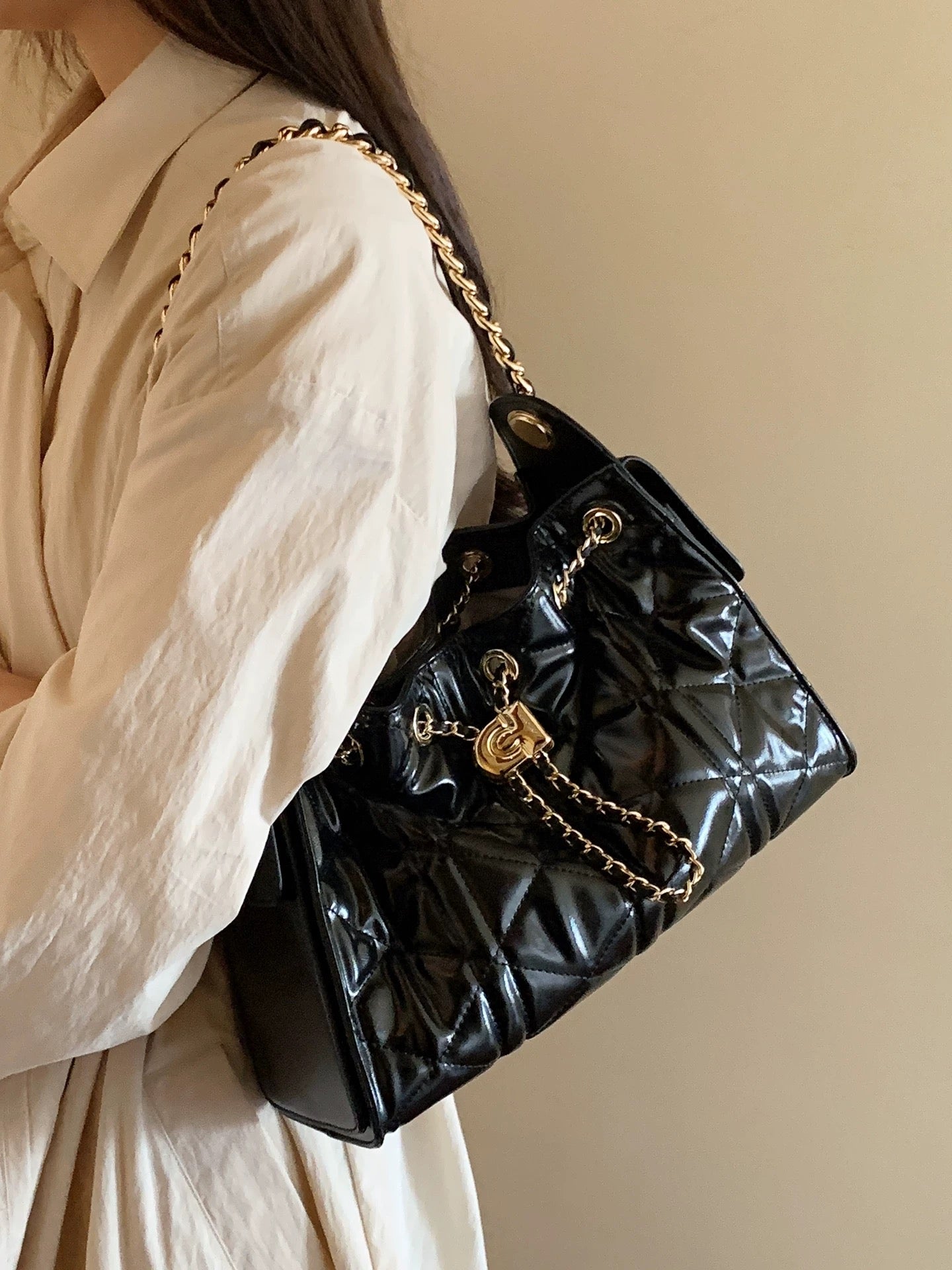 Lumière Glossy Quilted Chain Bag