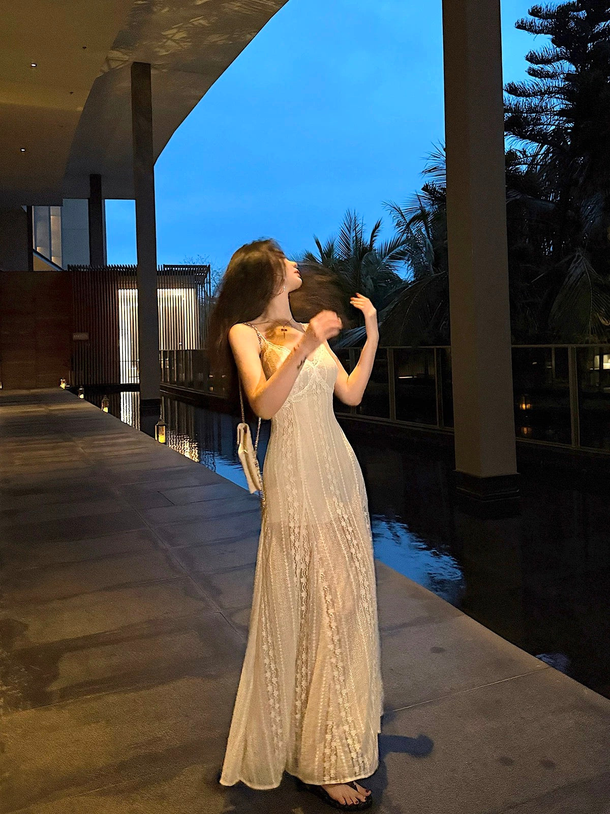 高级浪漫 蕾丝修身设计感白色长裙 High-end romantic stylish design white lace dress