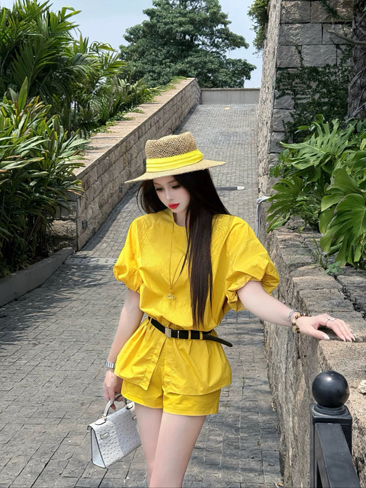明媚阳光 泡泡袖上衣气质套装 Sunny Elegance – Puff Sleeve Top & Chic Set