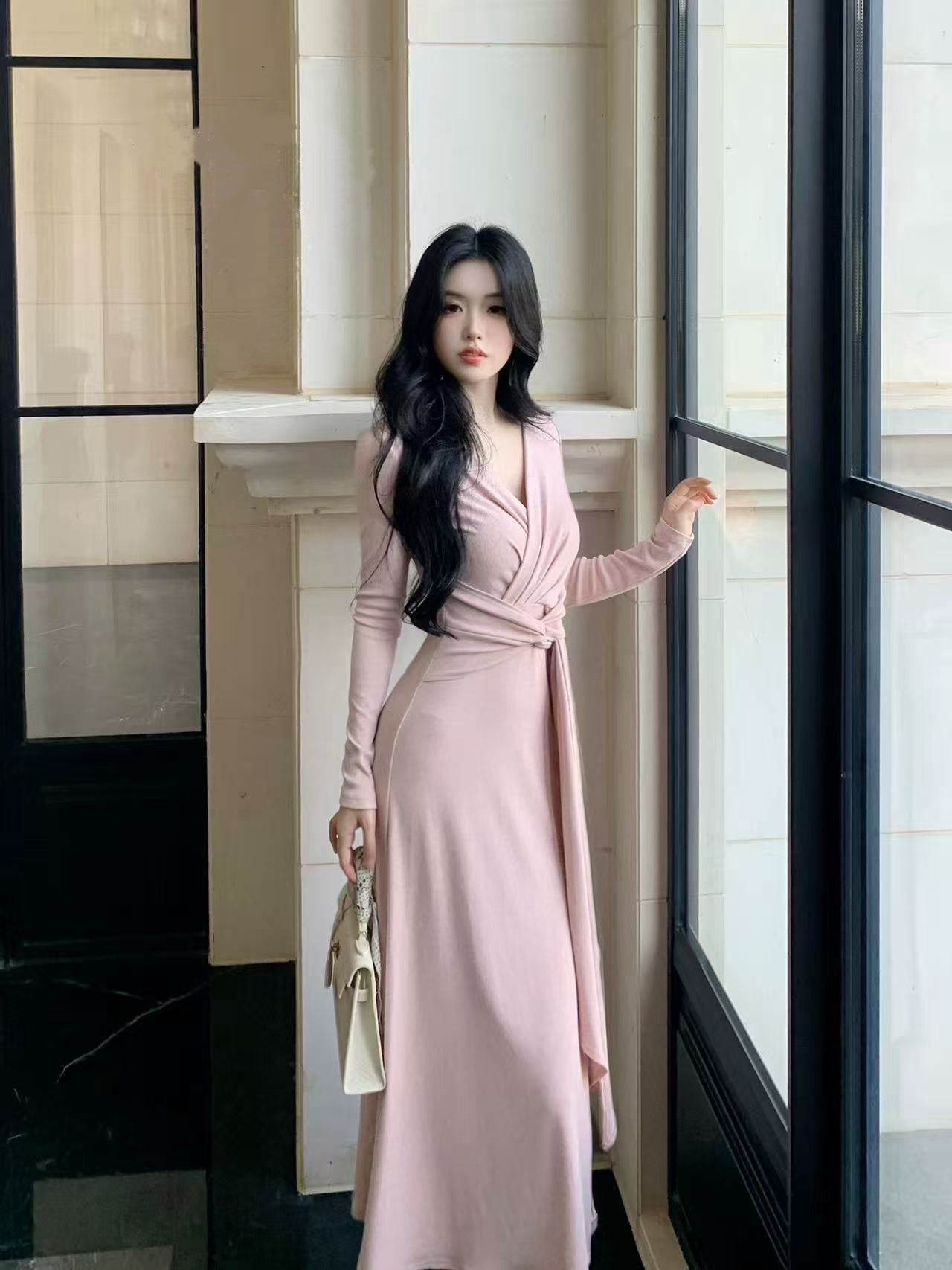 半寸风停 气质优雅V领扭结显瘦连衣裙 Half-Inch Breeze – Elegant V-Neck Twist Slimming Dress