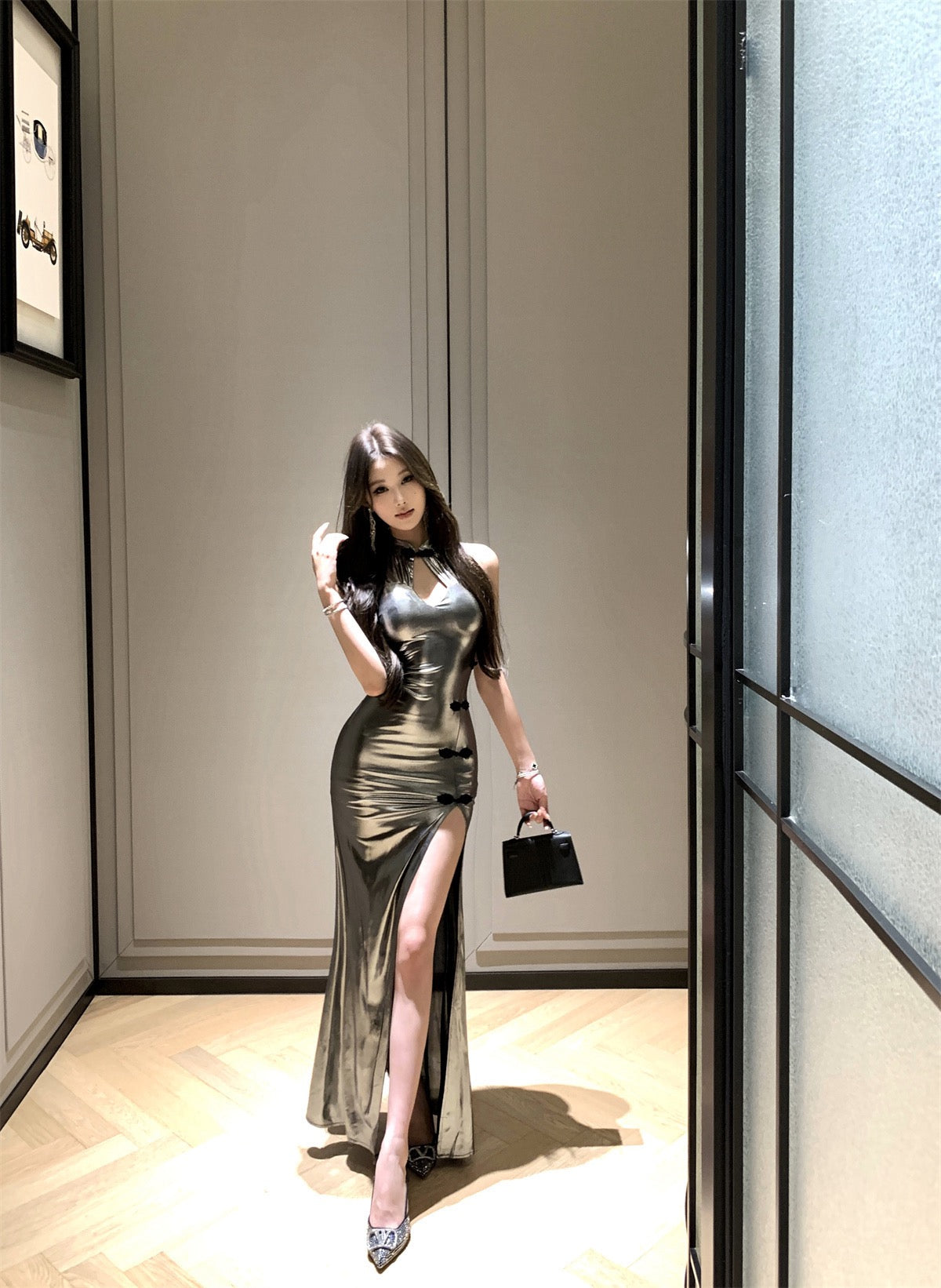 静水东方 Still Waters of the East · Silver-Sheen Qipao Dress