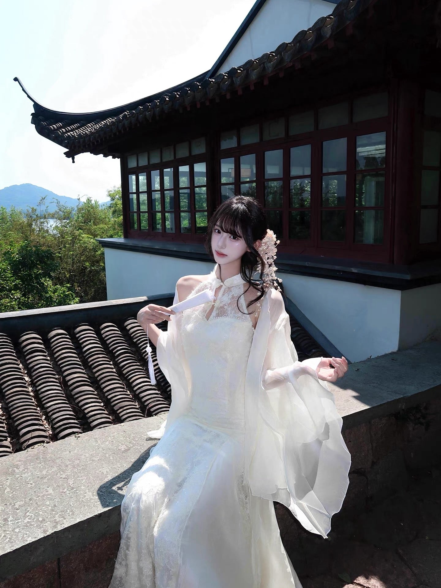 古梦琉璃 Ancient Reverie · Tailored Halter Qipao Dress