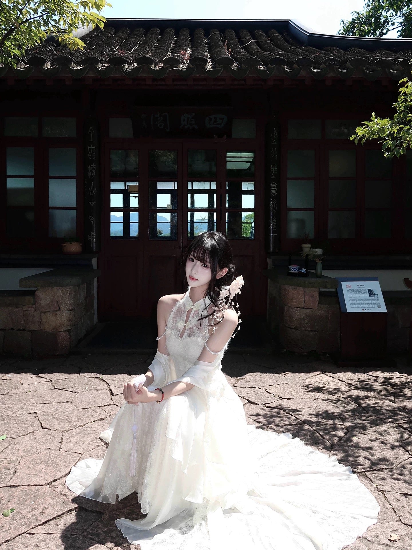 古梦琉璃 Ancient Reverie · Tailored Halter Qipao Dress