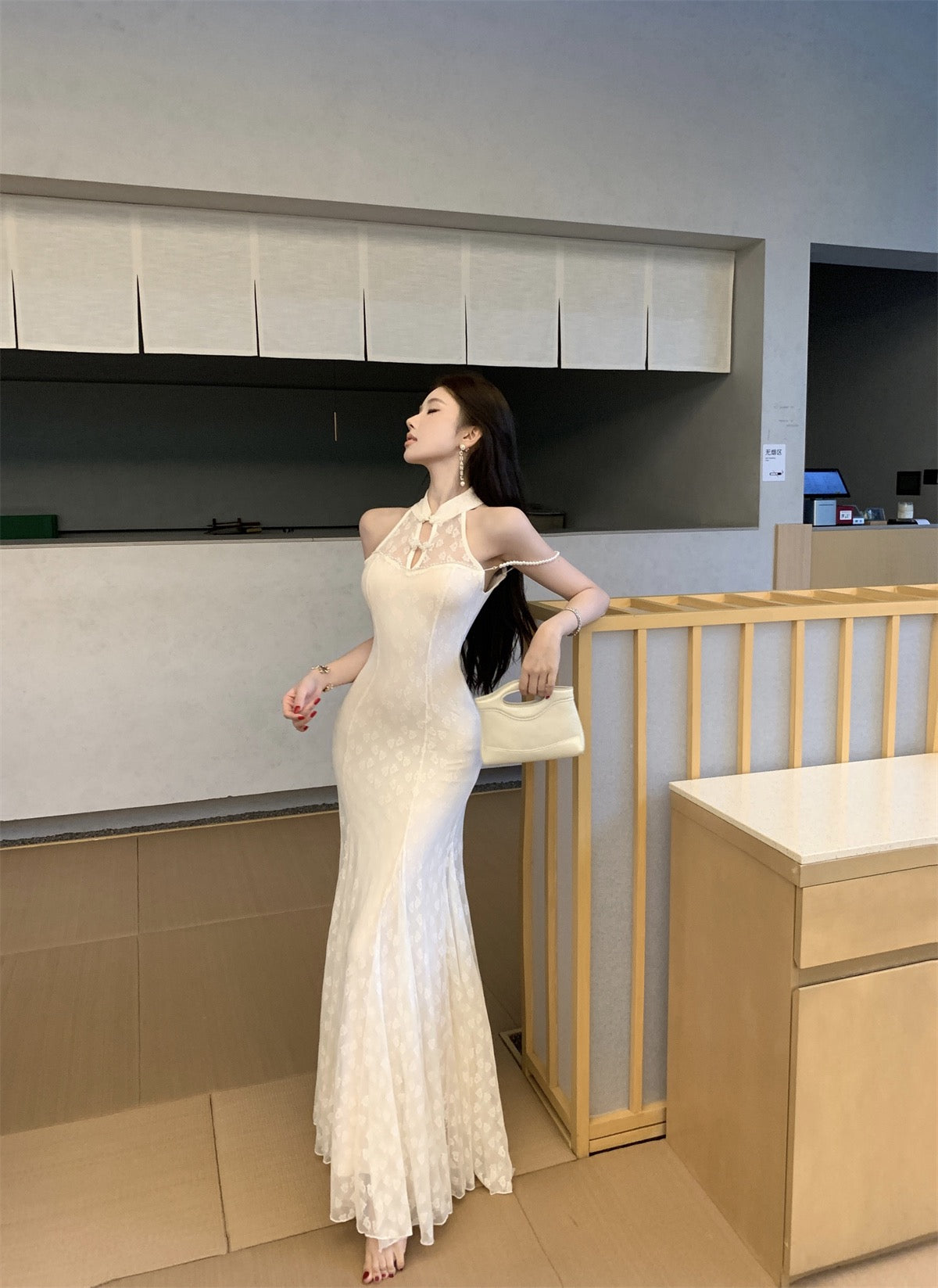 古梦琉璃 Ancient Reverie · Tailored Halter Qipao Dress