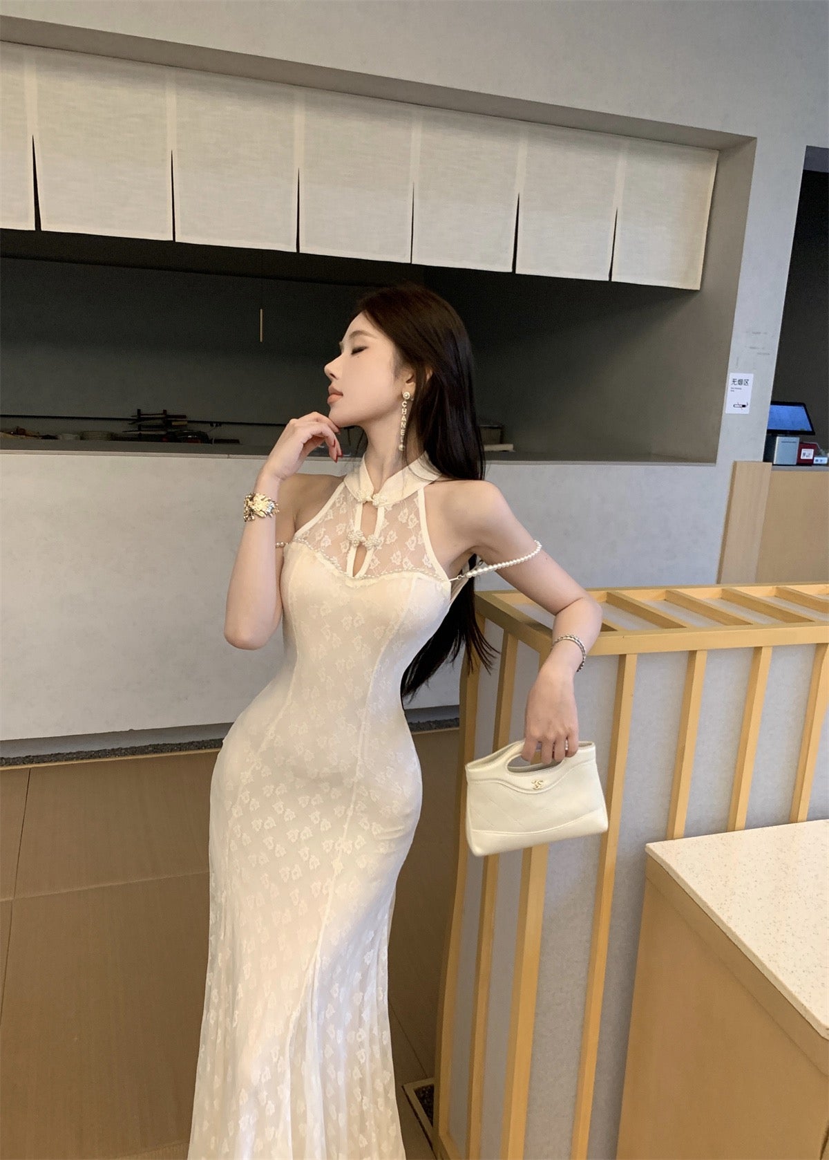 古梦琉璃 Ancient Reverie · Tailored Halter Qipao Dress