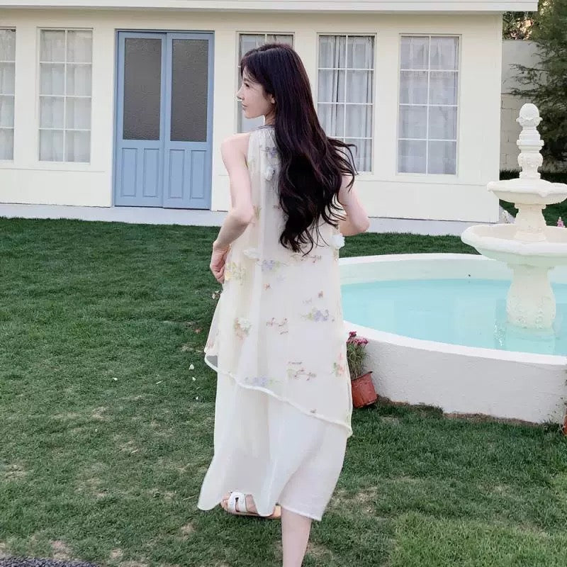 夏日花海 挂脖少女感碎花连衣裙 Summer Floral Halter Dress with a Youthful Touch