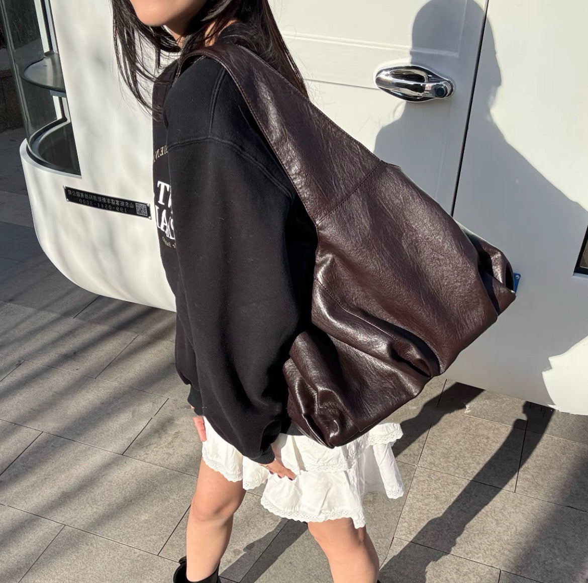 Nine-Pocket Vintage Waxed Leather Black Ins-Style Large Capacity Tote Bag