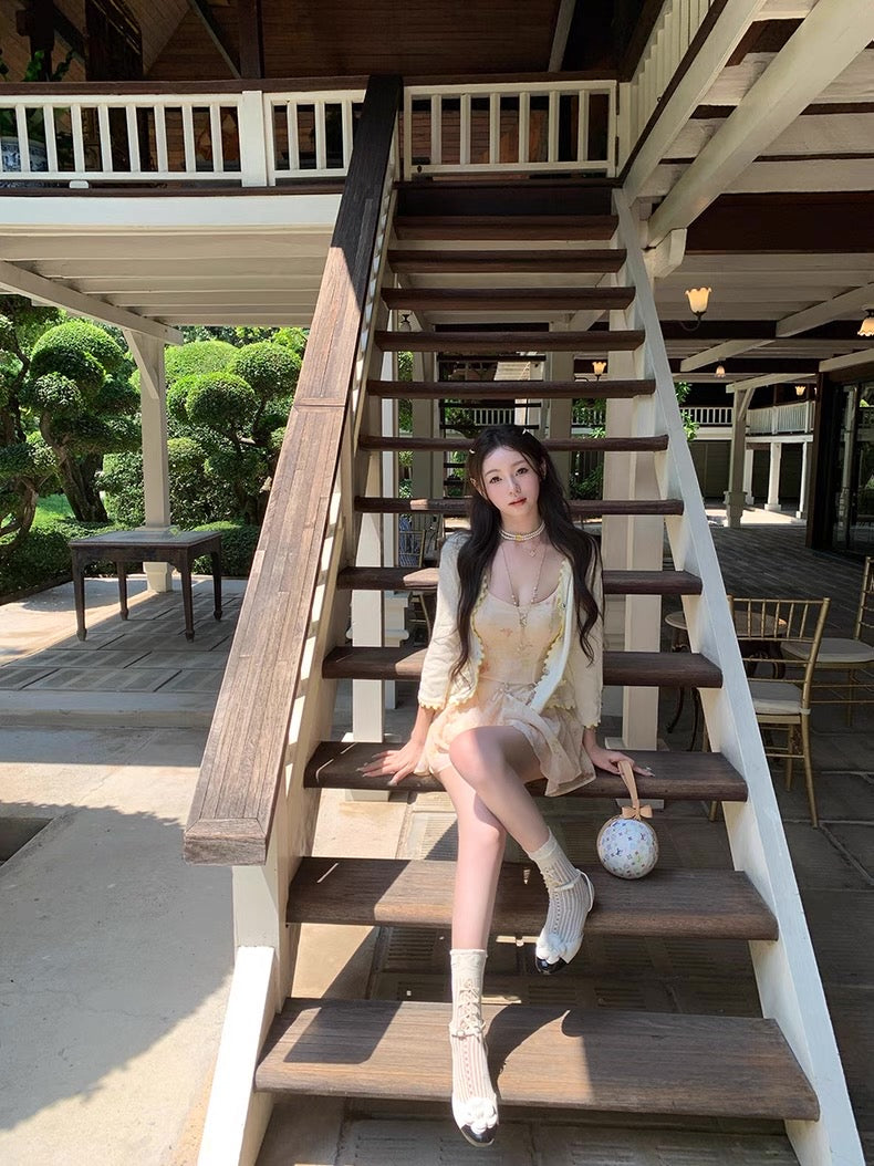 自由浪漫 折叠穿法花瓣连衣裙 Free-Spirited Romantic Petal Dress with Foldable Styling