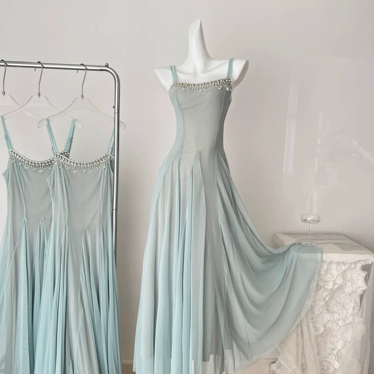 米兰印象 高端水钻链大裙摆连衣裙 Milan-Inspired High-End Rhinestone Chain Dress with a Full Skirt