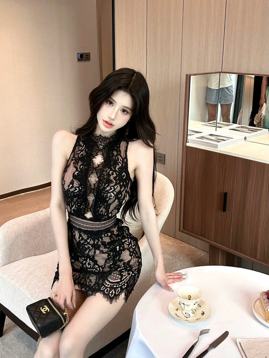 蕾丝女王 性感无袖蕾丝露背连衣裙 Lace Queen – Sexy Sleeveless Backless Lace Dress