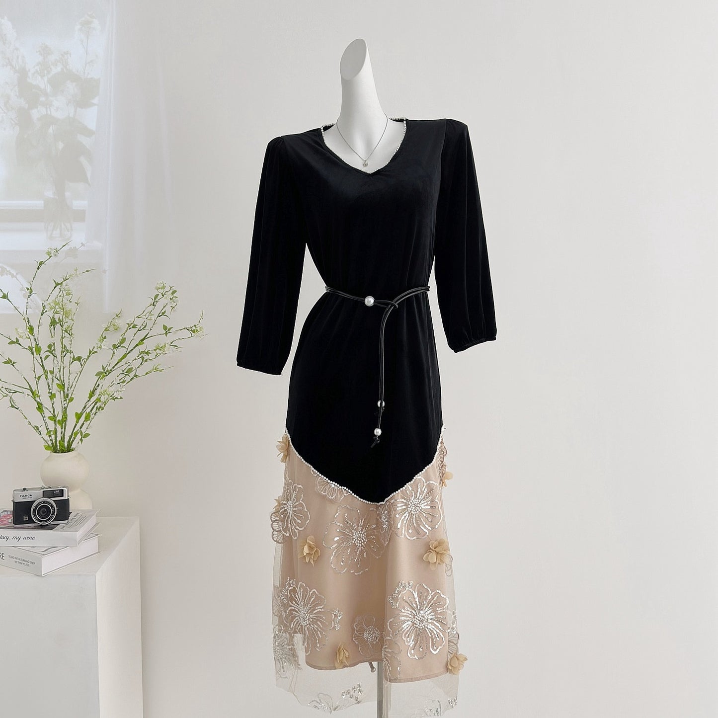 法式奢影 French Silhouette Heavy Embroidery Lace & Velvet Patchwork Maxi Dress