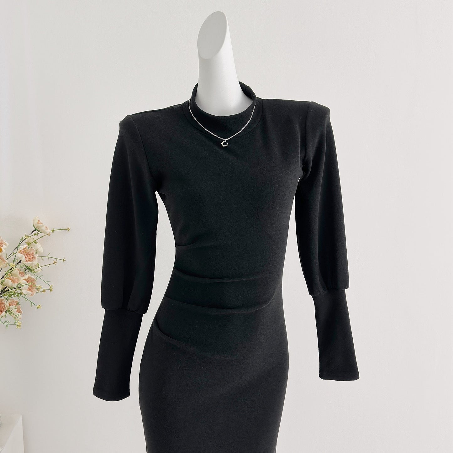 暖意浮光 Amber Warmth Lantern Sleeve & Slim-Fit Design