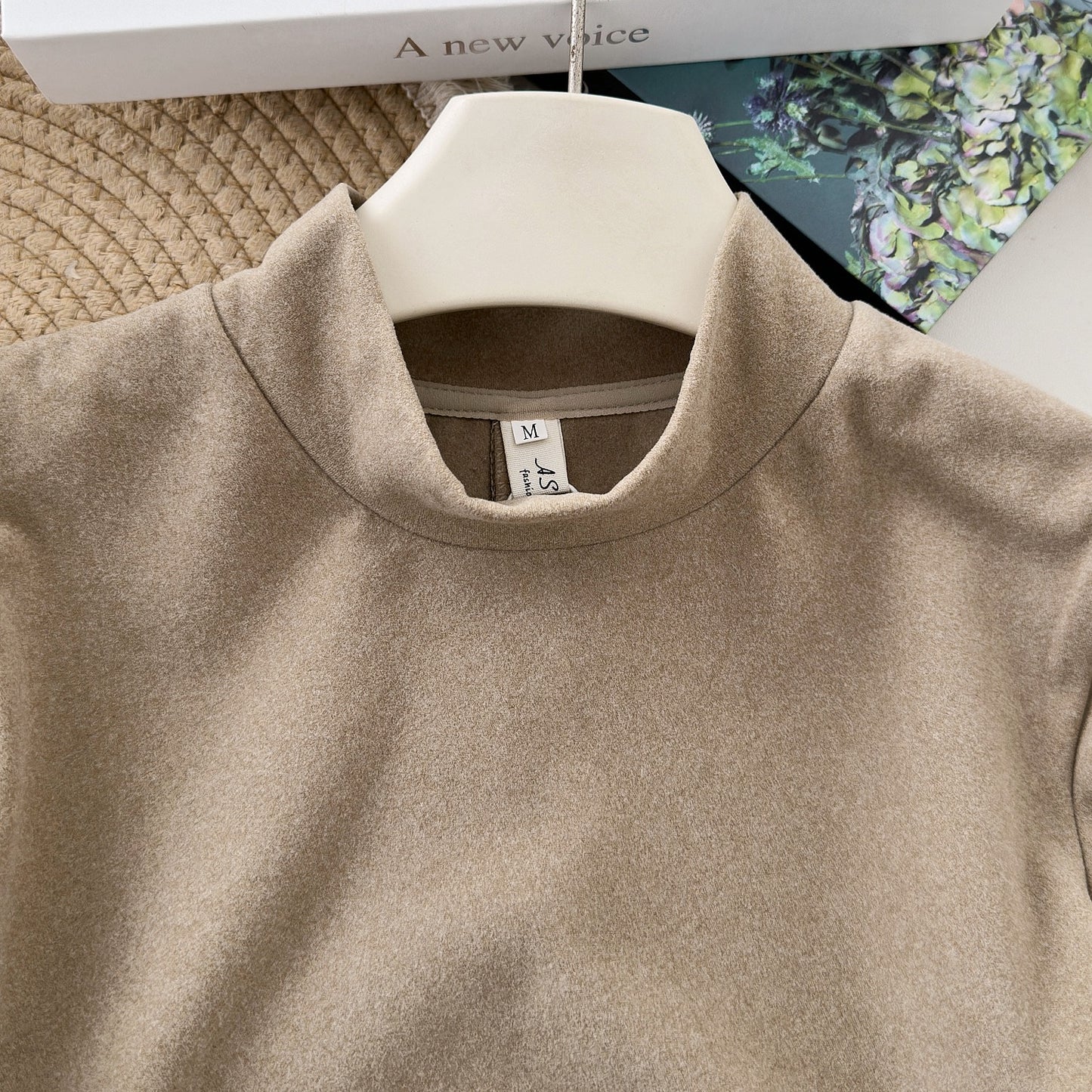 暖意浮光 Amber Warmth Lantern Sleeve & Slim-Fit Design