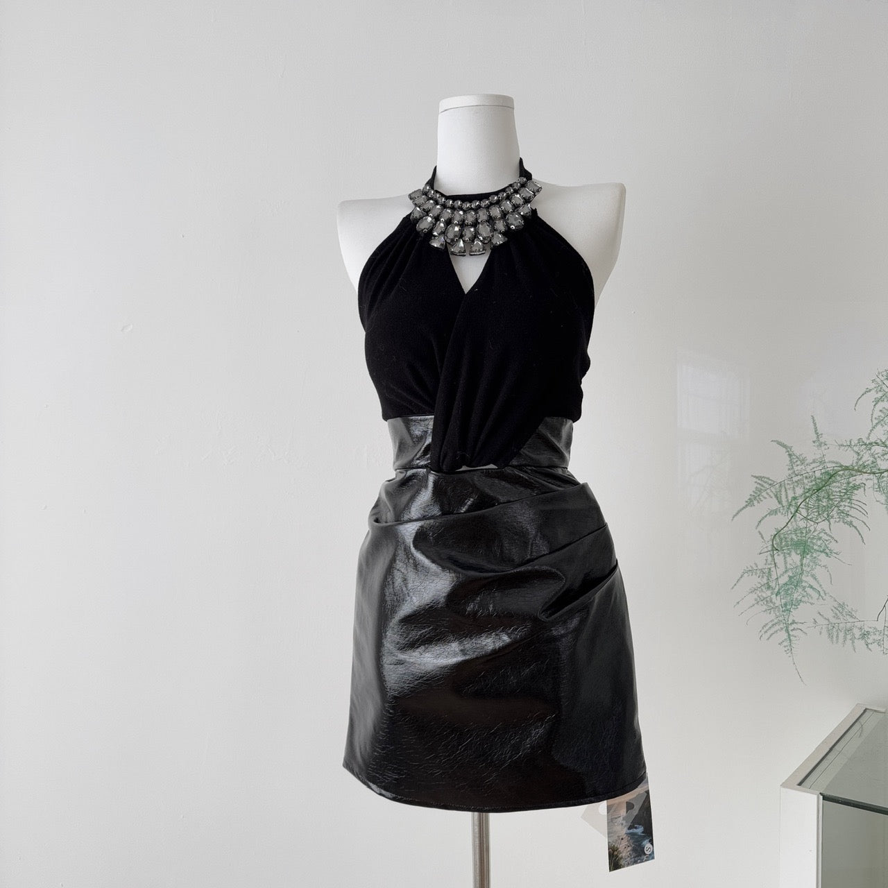 欲色都市 City Desire Embellished Diamond Halter Dress - Cut-out Sexy Mini Skirt