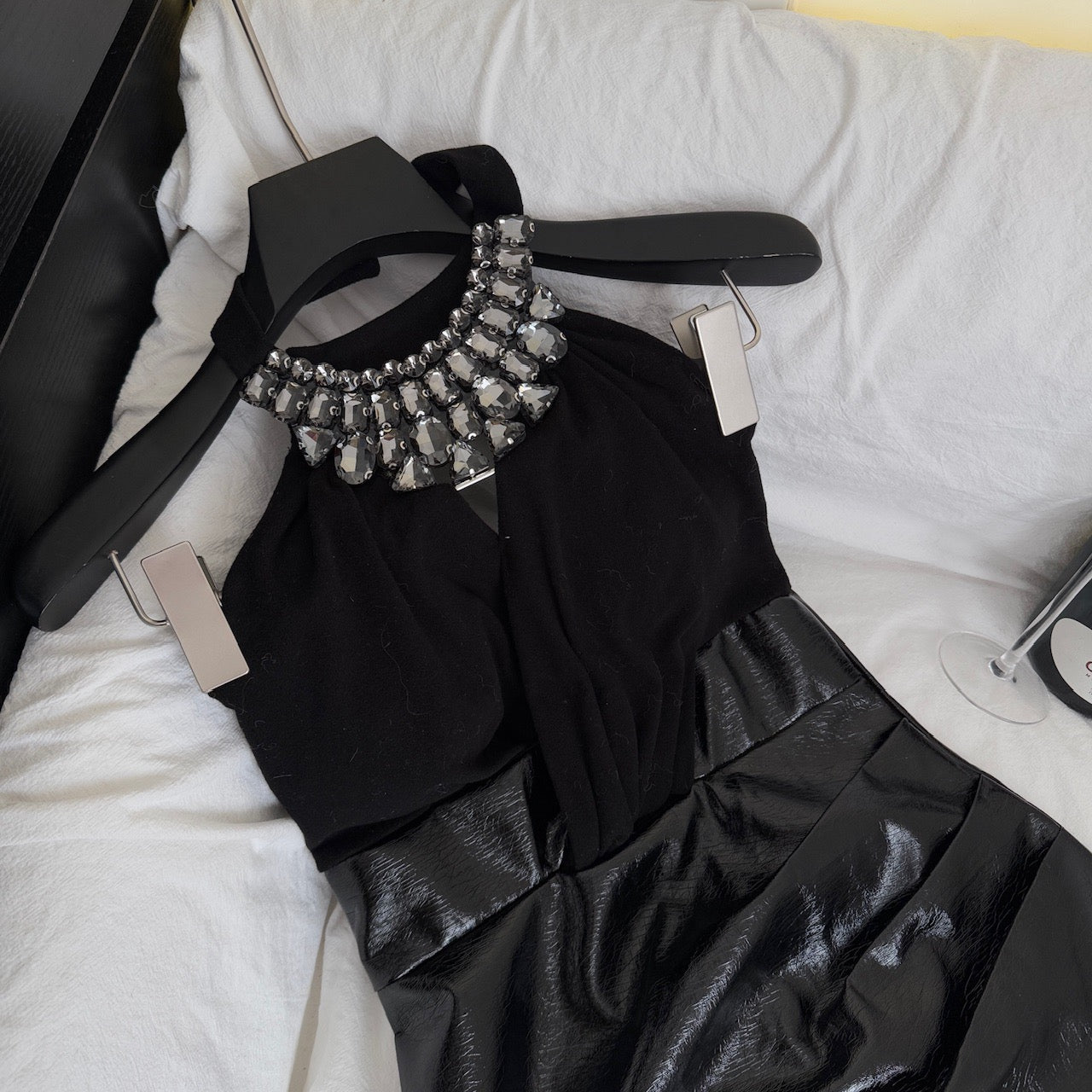 欲色都市 City Desire Embellished Diamond Halter Dress - Cut-out Sexy Mini Skirt