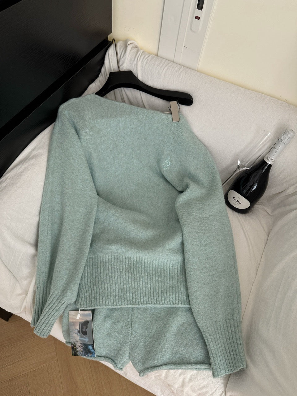 薄荷曼波 Lazy-Style Batwing Sleeve Off-Shoulder Sweater