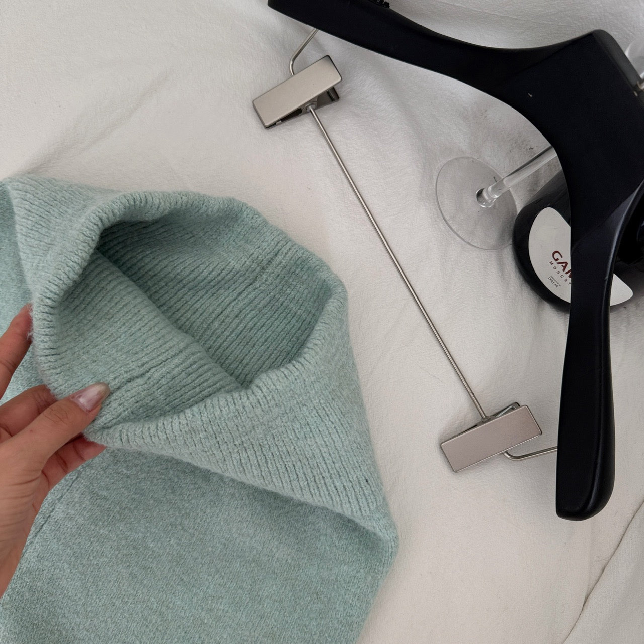 薄荷曼波 Lazy-Style Batwing Sleeve Off-Shoulder Sweater