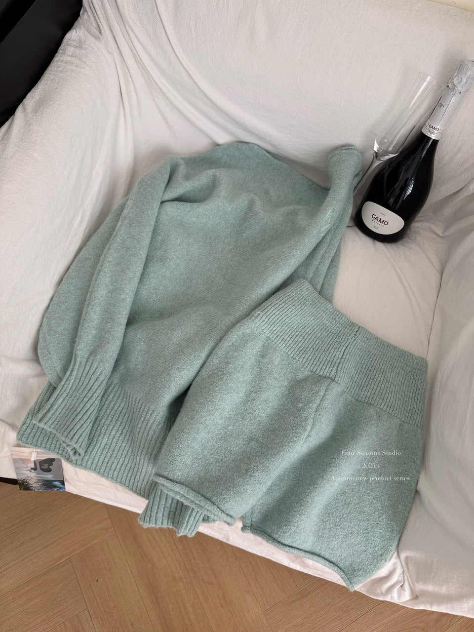 薄荷曼波 Lazy-Style Batwing Sleeve Off-Shoulder Sweater