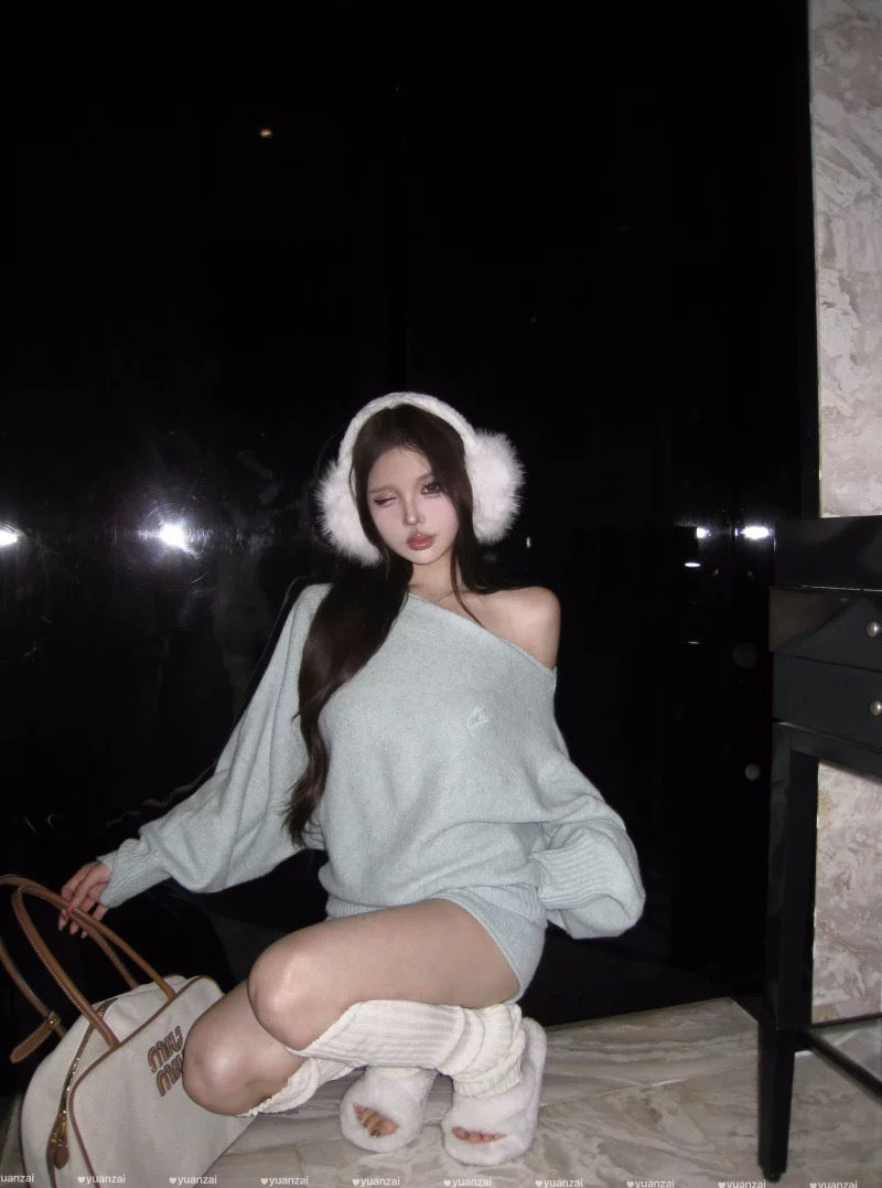 薄荷曼波 Lazy-Style Batwing Sleeve Off-Shoulder Sweater