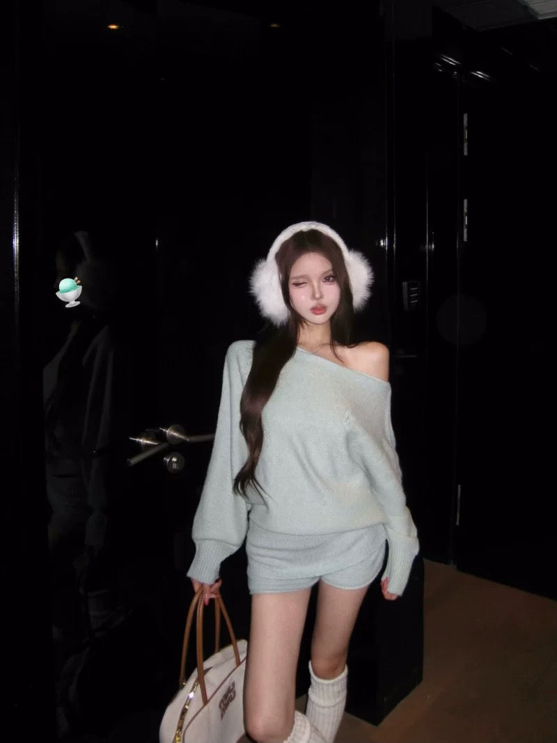薄荷曼波 Lazy-Style Batwing Sleeve Off-Shoulder Sweater