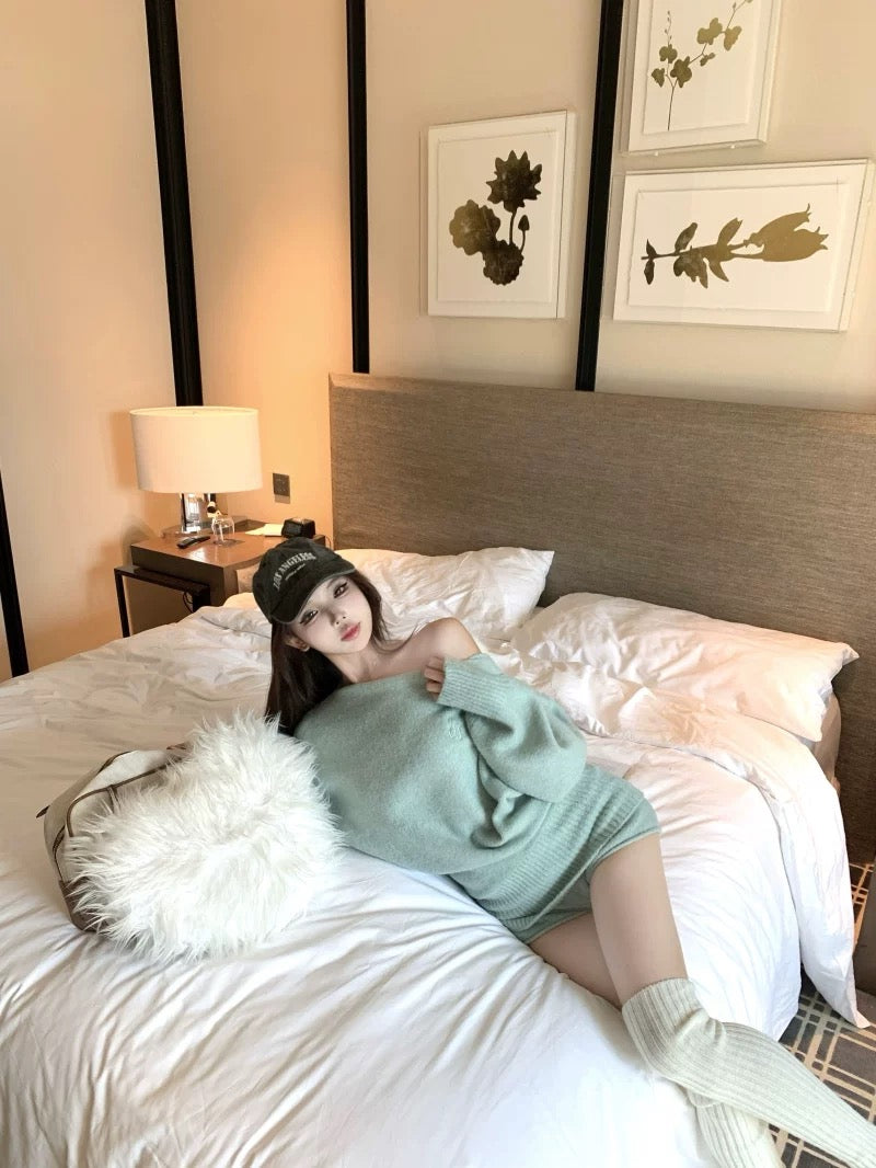 薄荷曼波 Lazy-Style Batwing Sleeve Off-Shoulder Sweater