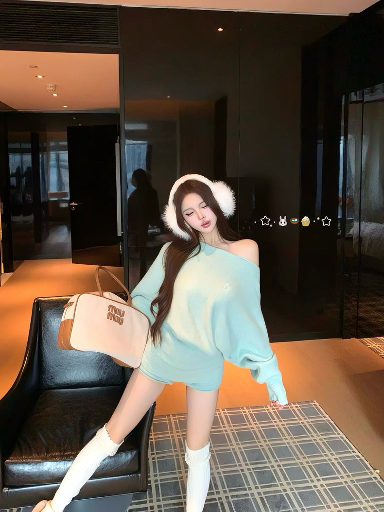 薄荷曼波 Lazy-Style Batwing Sleeve Off-Shoulder Sweater