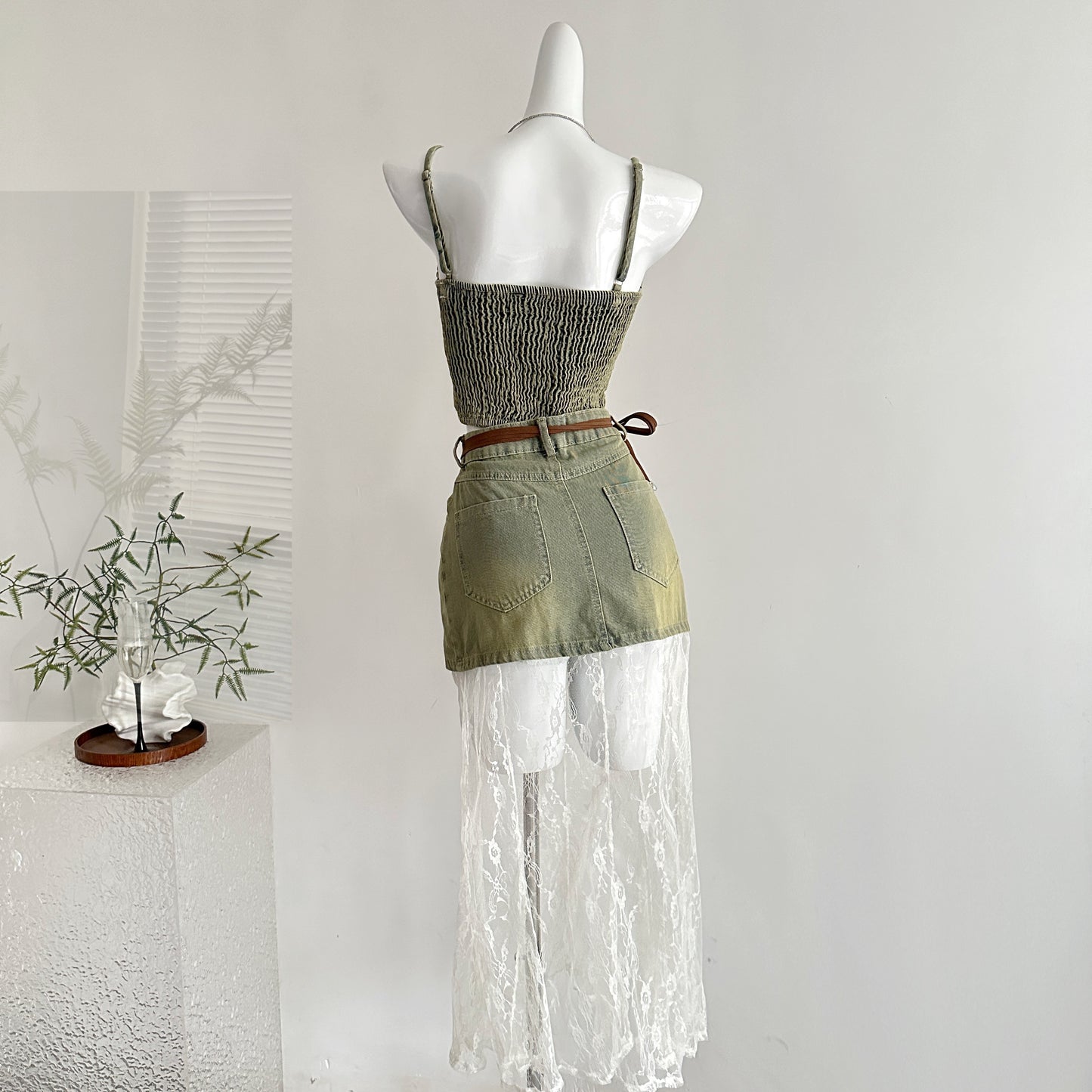 小辣椒 吊带牛仔蕾丝拼接半裙套装 Chili Girl Spaghetti Strap Denim and Lace Patchwork Skirt Set