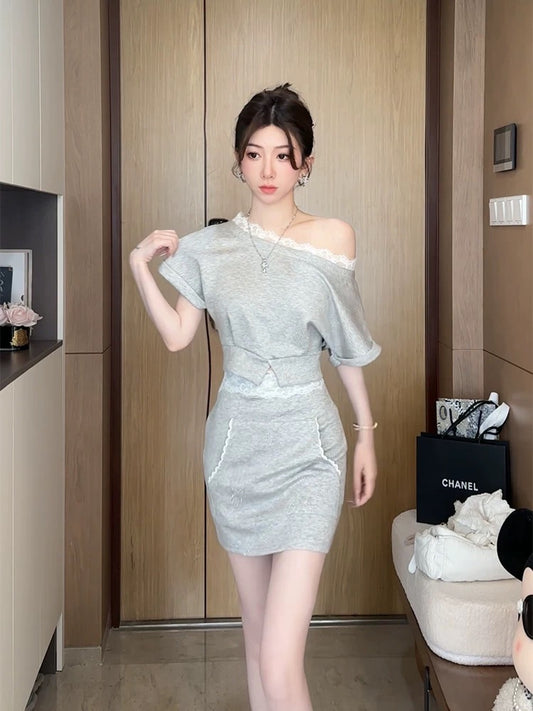 韵味套装 卫衣款蕾丝烫钻套装 Elegant Tracksuit with Lace and Rhinestone Embellishments – Sweatshirt Style