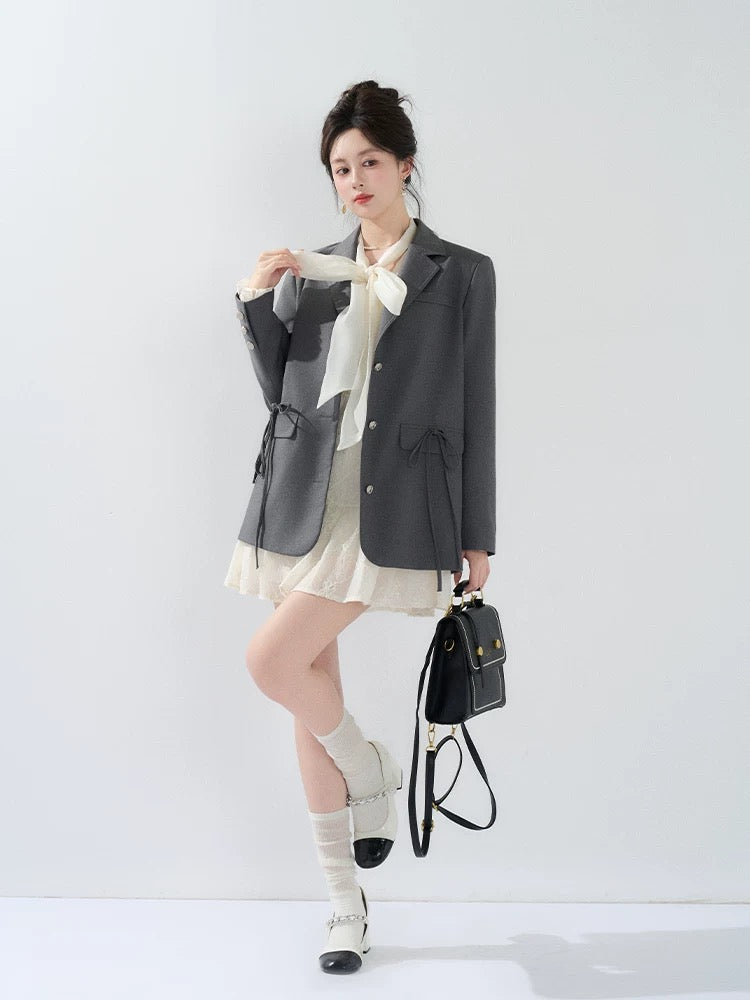 高智女孩 休闲韩系慵懒灰色西装外套 “Smart Girl – Casual Korean-Style Relaxed Grey Blazer