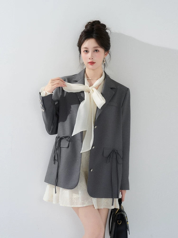 高智女孩 休闲韩系慵懒灰色西装外套 “Smart Girl – Casual Korean-Style Relaxed Grey Blazer