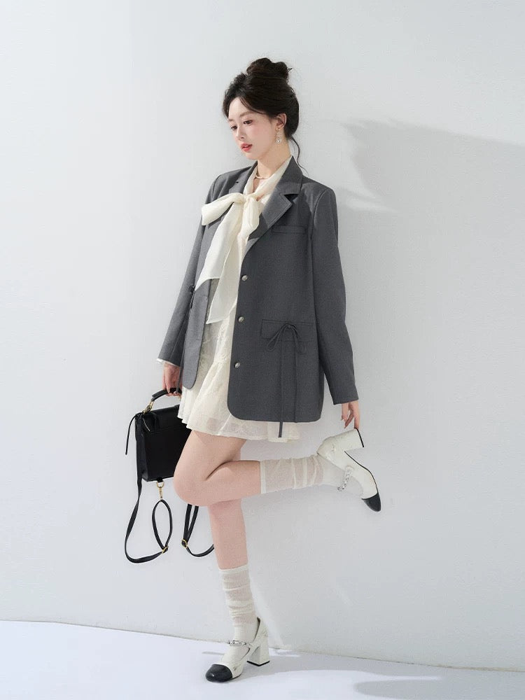 高智女孩 休闲韩系慵懒灰色西装外套 “Smart Girl – Casual Korean-Style Relaxed Grey Blazer