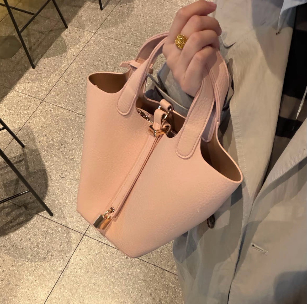 Creamy Bucket Tote Bag