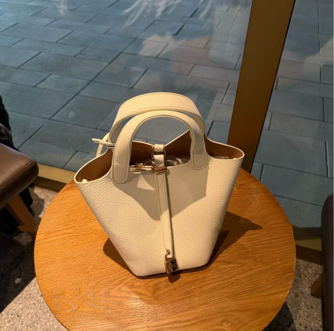 Creamy Bucket Tote Bag